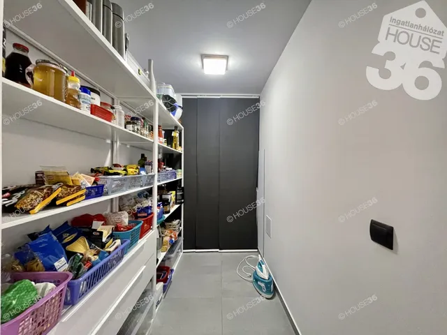 Eladó ház Kecskemét, Belsőnyír 239 nm