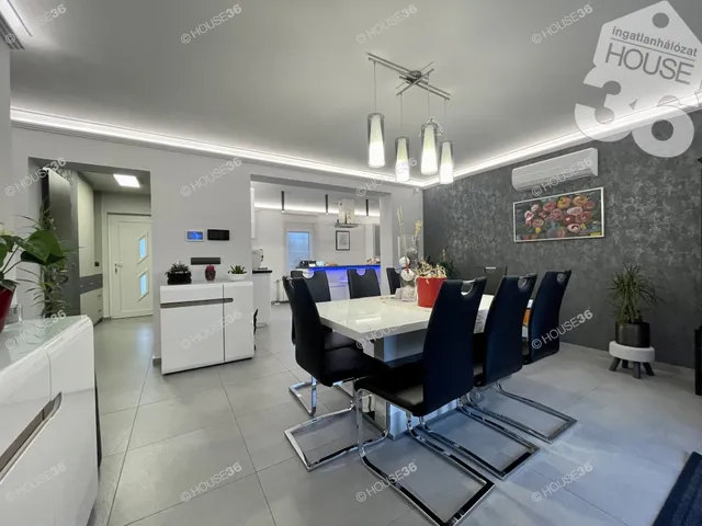 Eladó ház Kecskemét, Belsőnyír 239 nm