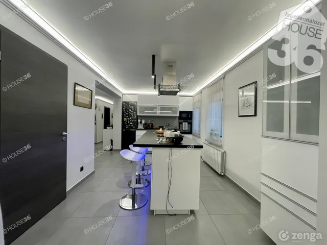 Eladó ház Kecskemét, Belsőnyír 239 nm