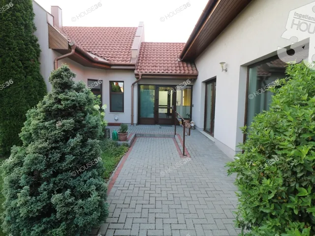 Eladó kereskedelmi és ipari ingatlan Kiskőrös 253 nm