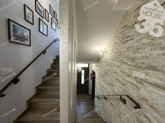 Eladó ház Kecskemét 270 nm