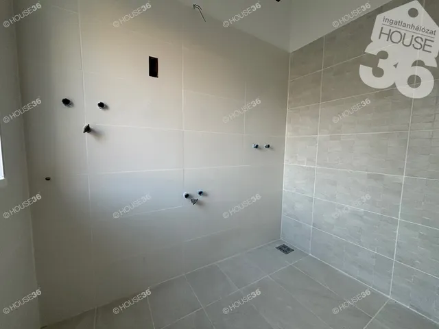 Eladó kereskedelmi és ipari ingatlan Kecskemét, Belváros 70 nm