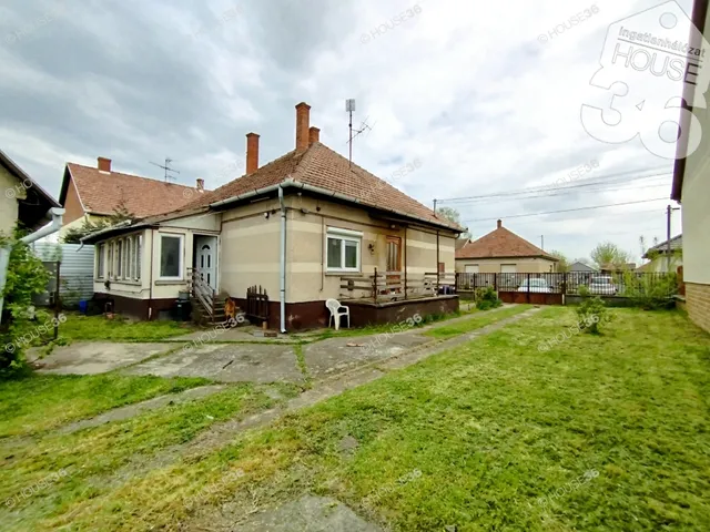 Eladó ház Izsák 93 nm