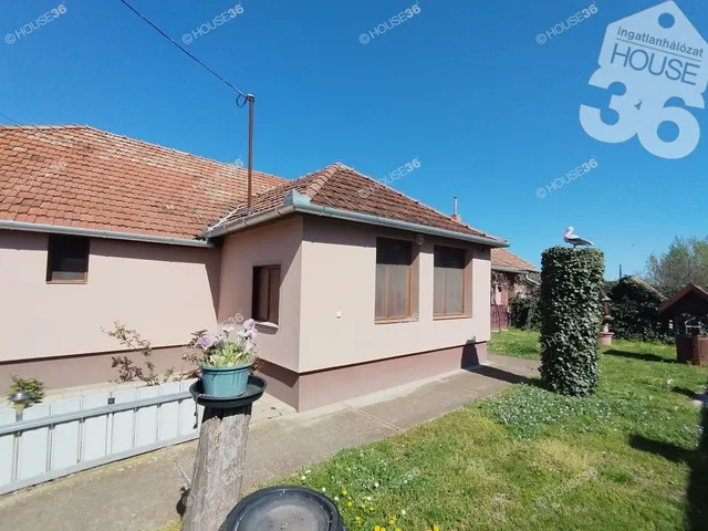 Eladó ház Tiszaalpár 120 nm