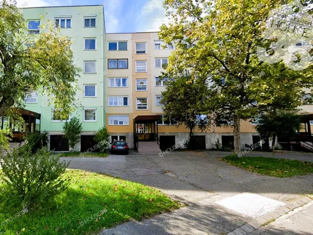 Eladó garázs Kecskemét 42 nm