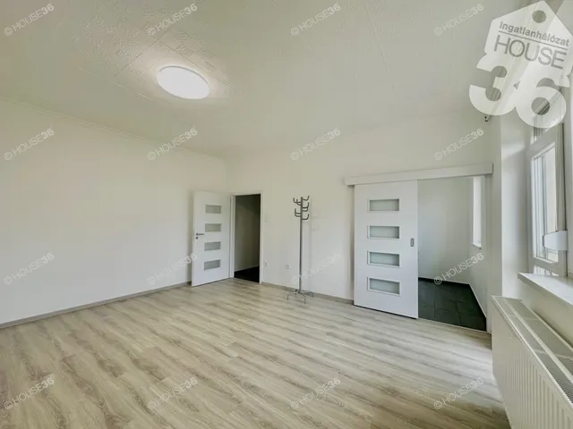 Eladó lakás Kecskemét, Hunyadiváros 42 nm