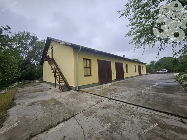Eladó kereskedelmi és ipari ingatlan Kecskemét 400 nm
