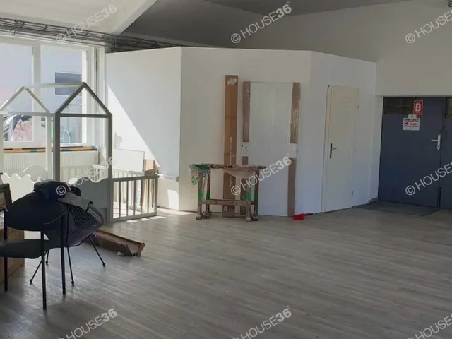 Eladó kereskedelmi és ipari ingatlan Kecskemét, Rendőrfalu 590 nm