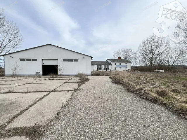 Eladó kereskedelmi és ipari ingatlan Lakitelek 1698 nm