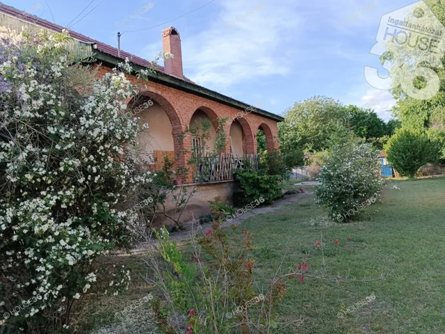 Eladó ház Tiszaalpár 70 nm