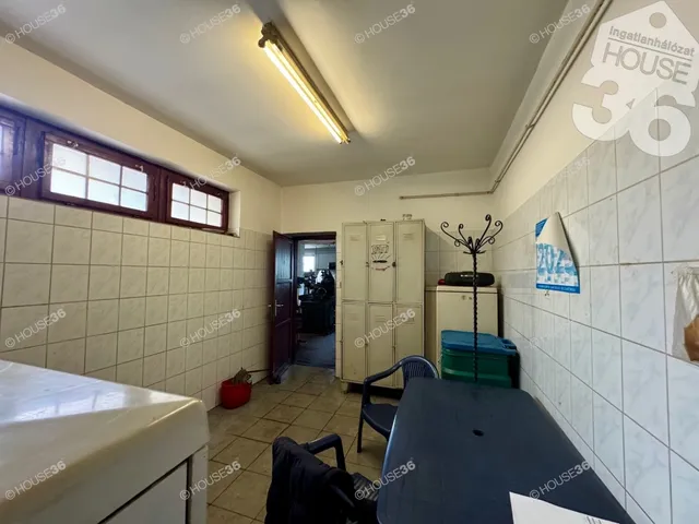Eladó kereskedelmi és ipari ingatlan Kiskunmajsa 400 nm