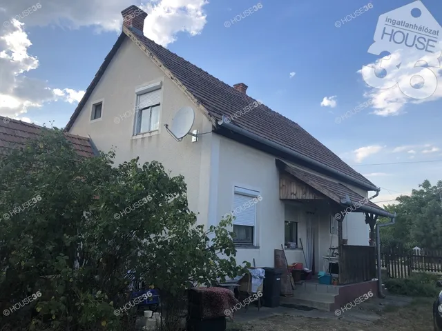Eladó ház Tiszaug 108 nm