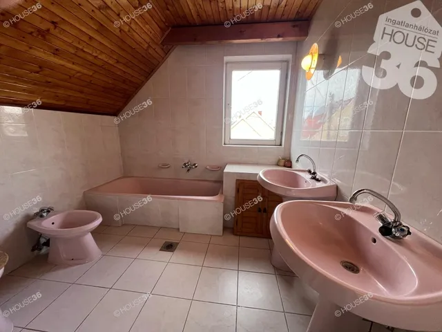 Eladó ház Kecskemét 180 nm