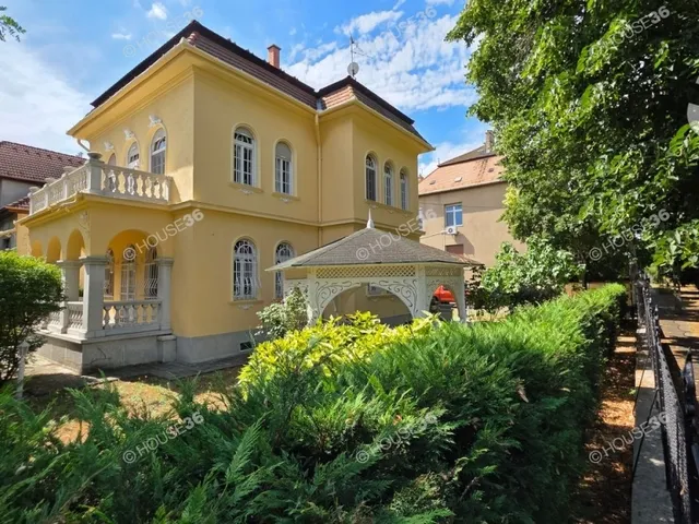 Eladó ház Budapest XIV. kerület, Herminamező 266 nm