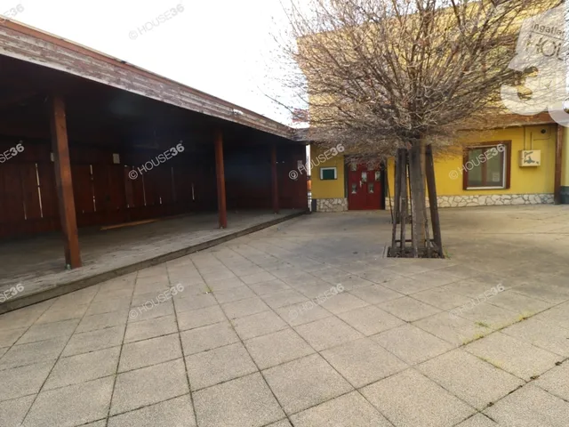 Eladó kereskedelmi és ipari ingatlan Kalocsa 331 nm