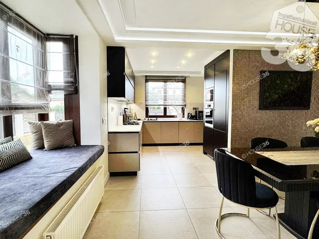 Eladó ház Kecskemét 250 nm