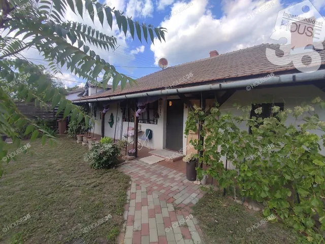 Eladó ház Tiszaalpár 76 nm