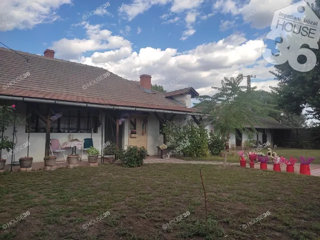 Eladó ház Tiszaalpár 76 nm