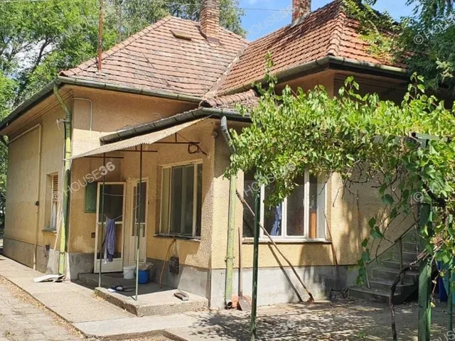 Eladó kereskedelmi és ipari ingatlan Izsák 30160 nm