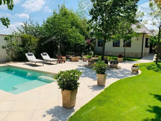 Eladó ház Kecskemét, Kadafalva 275 nm