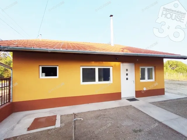 Eladó ház Tiszaalpár 46 nm