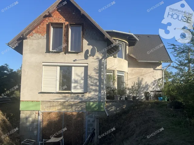 Eladó ház Kecskemét, Úrihegy 193 nm