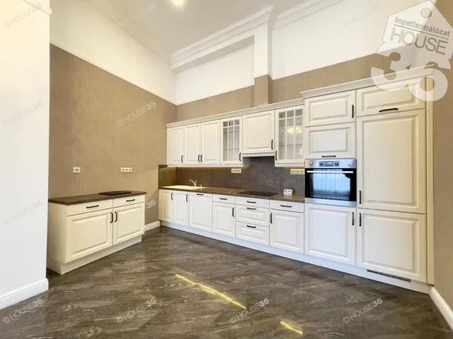 Eladó lakás Kecskemét, Belváros 103 nm