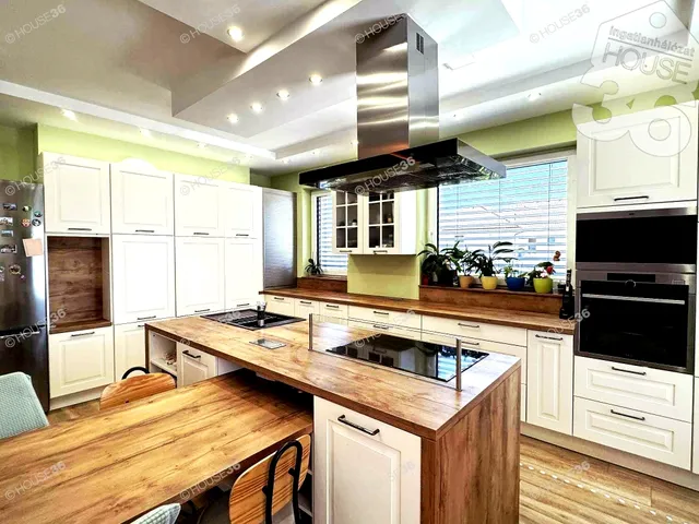 Eladó ház Kecskemét, Hollandfalu 273 nm