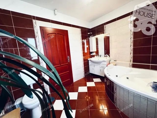 Eladó ház Kecskemét, Hunyadiváros 126 nm