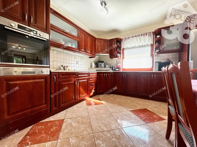 Eladó ház Kecskemét, Hunyadiváros 126 nm