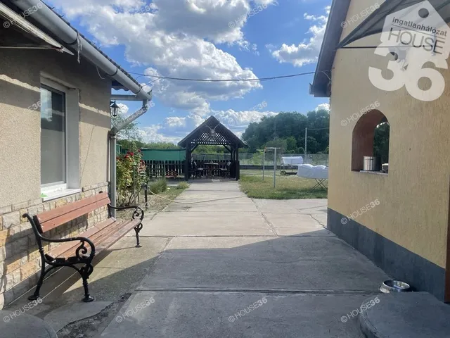 Eladó ház Csemő 166 nm