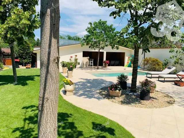 Eladó ház Kecskemét, Kadafalva 275 nm