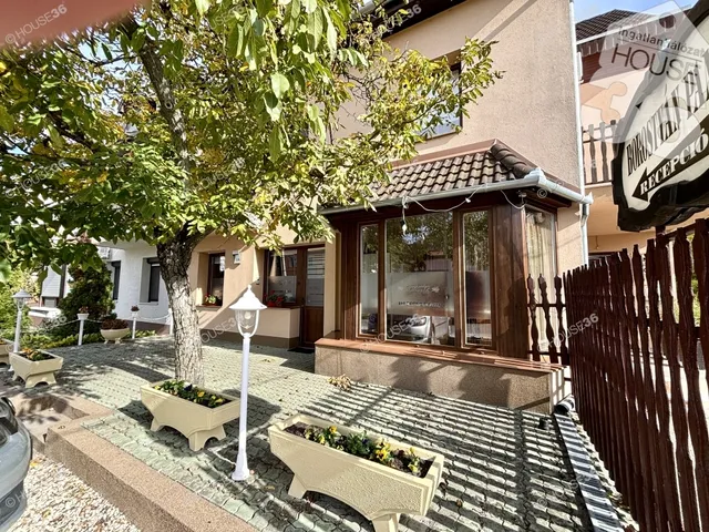 Eladó kereskedelmi és ipari ingatlan Kiskunfélegyháza 384 nm