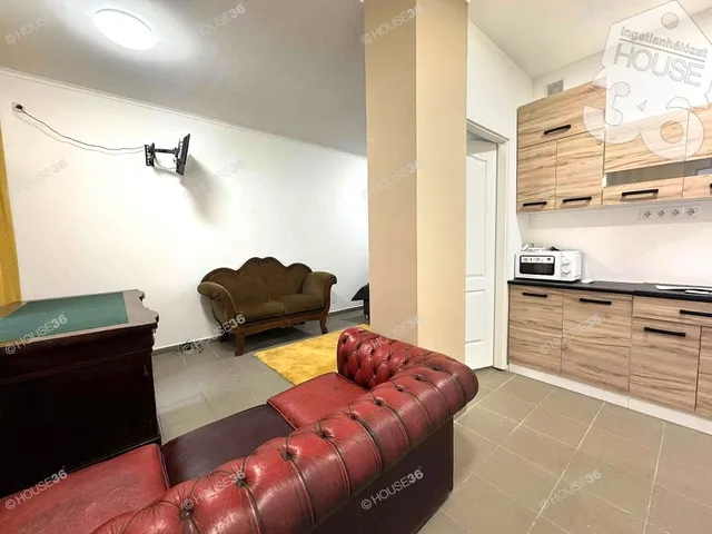 Eladó kereskedelmi és ipari ingatlan Kecskemét, Belváros 42 nm