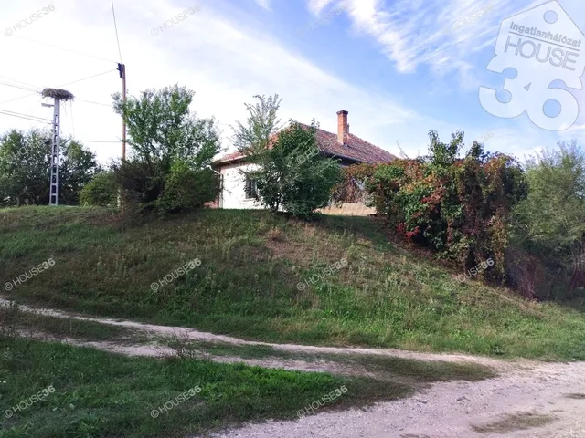 Eladó ház Tiszaalpár 67 nm