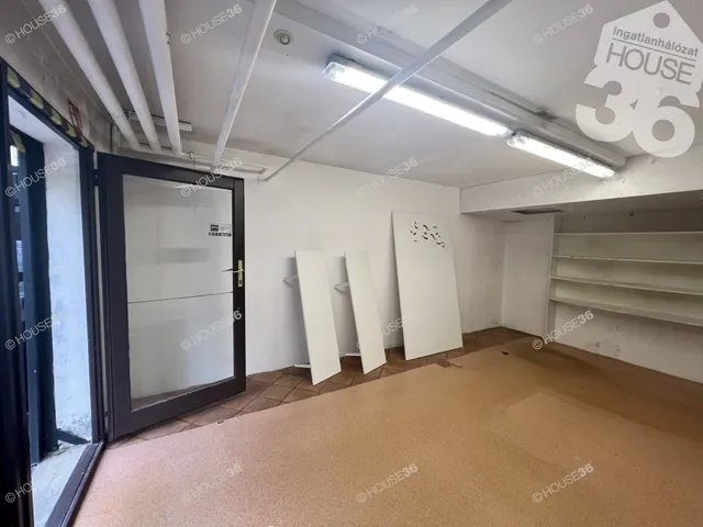 Eladó kereskedelmi és ipari ingatlan Kecskemét 17 nm