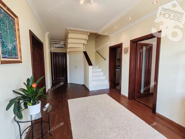 Kiadó ház Kecskemét, Hunyadiváros 180 nm