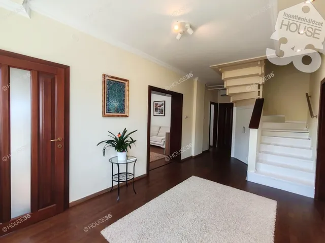 Kiadó ház Kecskemét, Hunyadiváros 180 nm