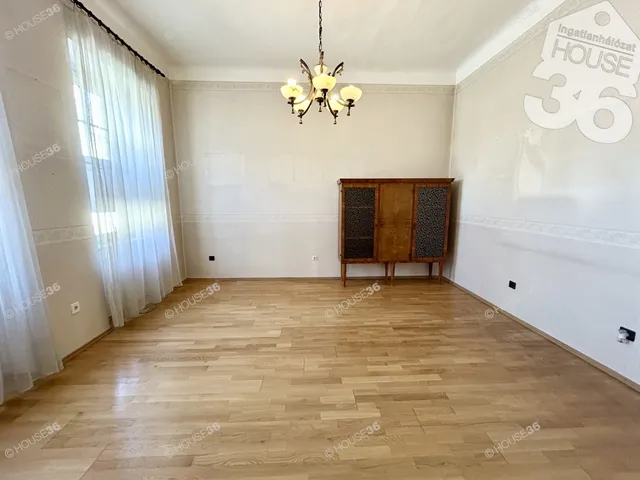 Eladó kereskedelmi és ipari ingatlan Kecskemét, Belváros 79 nm