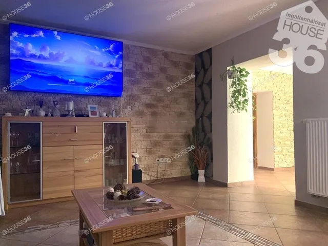 Eladó ház Hőgyész 164 nm