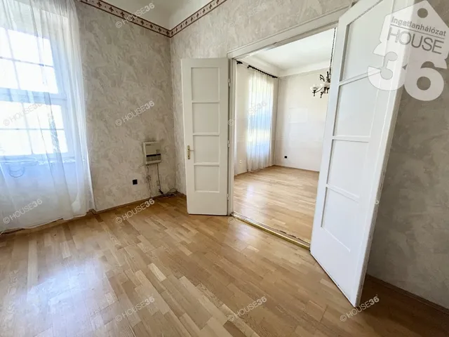 Eladó kereskedelmi és ipari ingatlan Kecskemét, Belváros 79 nm