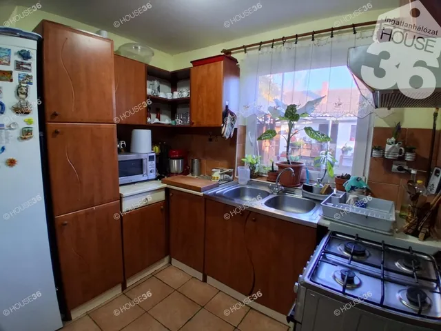 Eladó ház Kecskemét, Hunyadiváros 75 nm