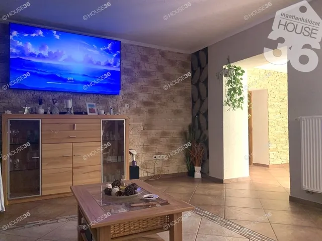 Eladó ház Hőgyész 164 nm