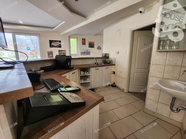 Kiadó kereskedelmi és ipari ingatlan Kecskemét 100 nm