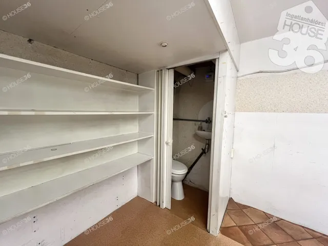 Eladó kereskedelmi és ipari ingatlan Kecskemét 17 nm