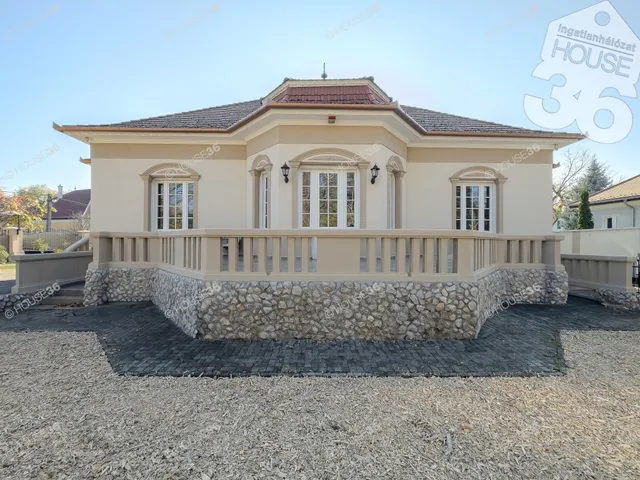 Eladó ház Kecskemét, Villanegyed 270 nm