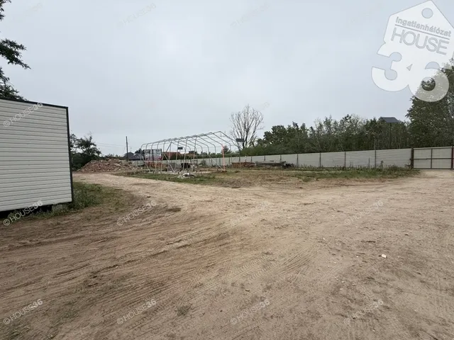 Eladó kereskedelmi és ipari ingatlan Ballószög 40 nm