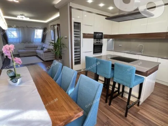 Eladó lakás Kecskemét, Belváros 93 nm