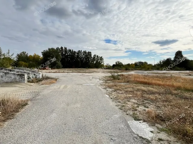 Eladó kereskedelmi és ipari ingatlan Kecskemét 1000 nm