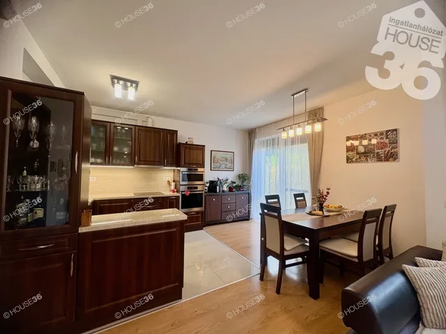 Eladó lakás Kecskemét, Hollandfalu 86 nm